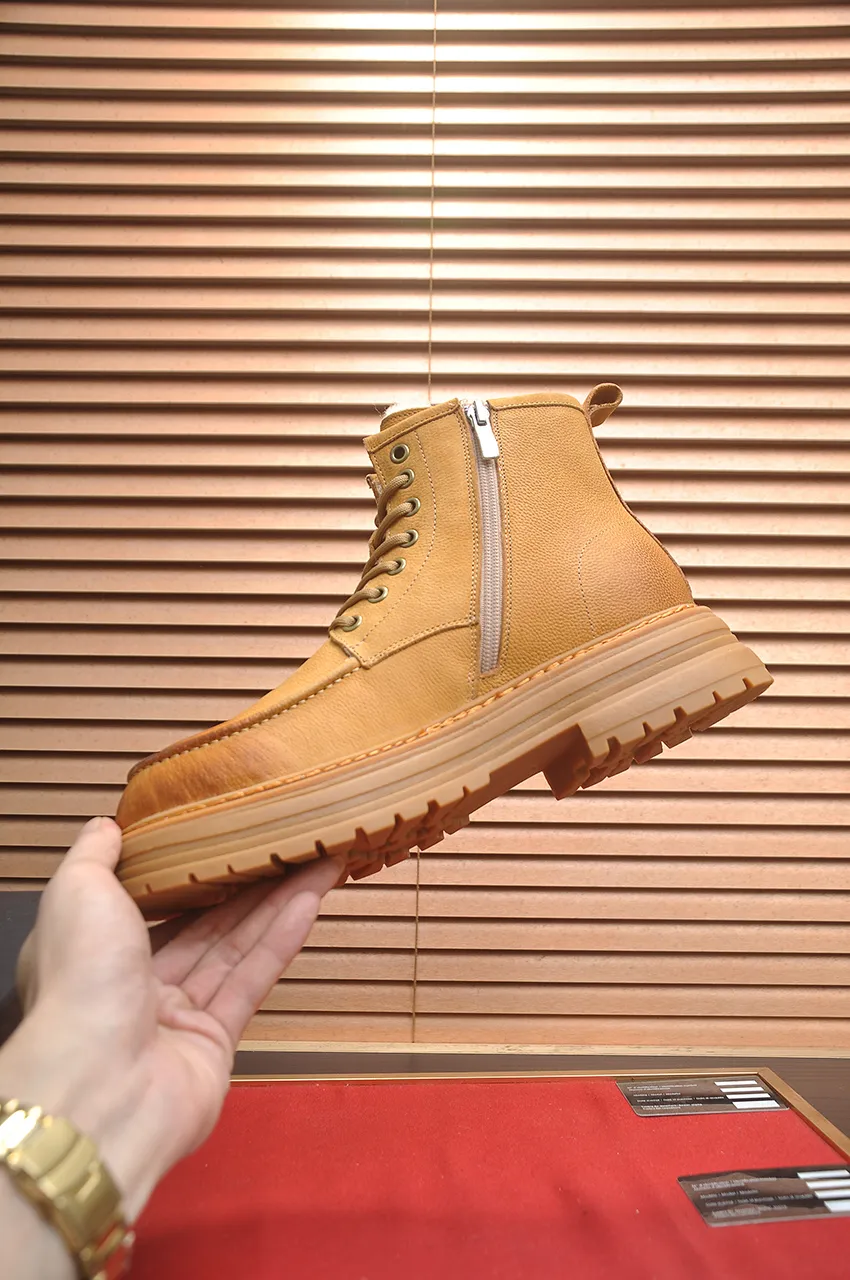 Men's shoes 💰680💶【UGG】(full genuine wool lining) Please pay attention to the quality of the original order and compare the thickness of the wool 🏮🏮Hot style Martin boots from Australia's warm luxury brand men's shoes, official website synchronization, Beckham men's style..., made of imported top-layer waxed cowhide, waxed toe box, Australian real wool velvet lining Carefully sewn...Imported rubber Martin boots outsole (comfortable, soft and wear-resistant). I really like the quality...Exquisite workmanship, you can't put it down once you see it. Code number 39-44